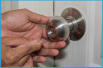 Lock Locksmith Services Overland Park, KS 913-364-2666 - 14-unlock-door